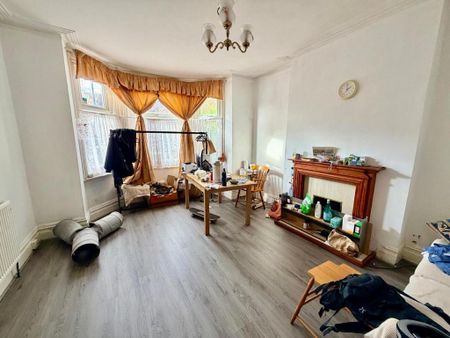 6 bedroom semi-detached house to rent - Photo 3