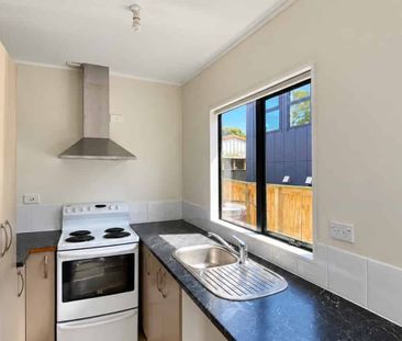 Small Family Home - Photo 2