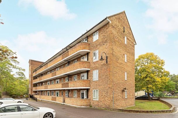2 bedroom flat to rent - Photo 1