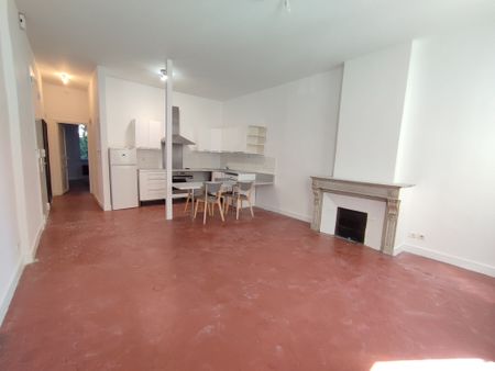 Appartement 3 pièces 66m2 MARSEILLE 6EME 1 145 euros - Photo 2