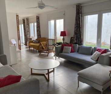 Location Appartement 6 pièces 147m² ST DENIS 97400 - Photo 2