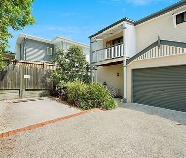 Large Townhouse Backs Onto Parkland - Photo 6