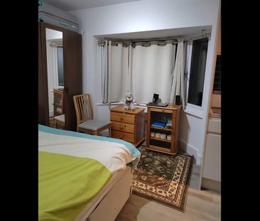 Studio Flat, Selborne Gardens, NW4 - Photo 1