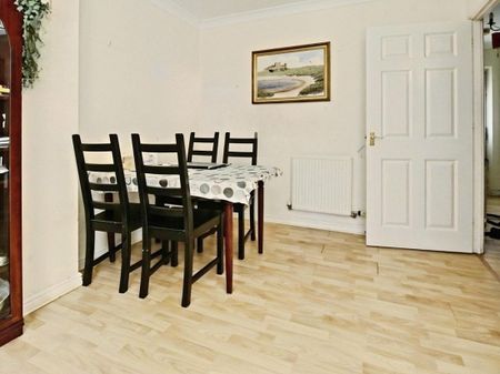 3 bedroom house - Photo 2