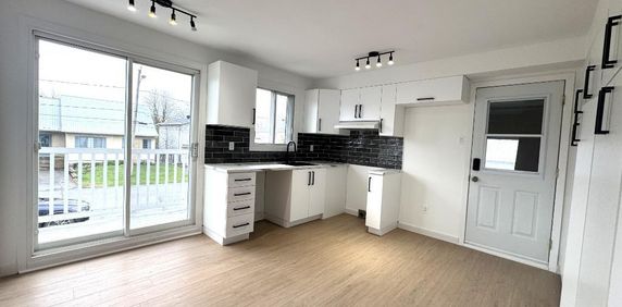 📍 4 1/2 entièrement rénové – St-Eustache – Disponible juillet ou Aout - Photo 2