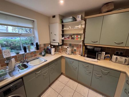 3 bedroom semi-detached house to rent - Photo 2