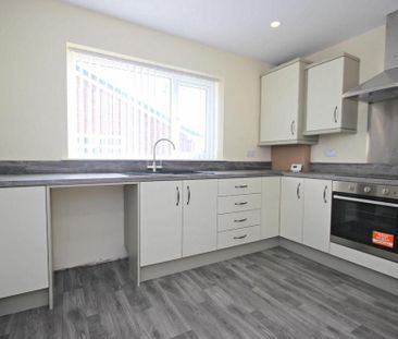 3 bedroom semi-detached bungalow to rent - Photo 6