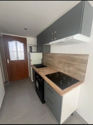 Location Appartement 1 pièce 19m² MARSEILLE 11ème - Photo 2