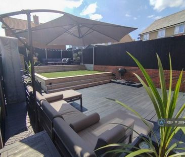 3 bedroom semi-detached house to rent - Photo 2