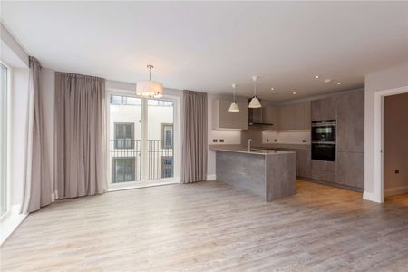 Contemporary 2 bedroom apartment in an outstandingly unique landmark development at the edge of the Pantiles - Photo 2