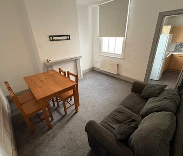 Essex Street - Photo 2