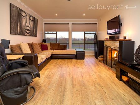 CUTE THREE BEDROOM HOME - Photo 4