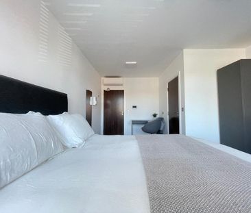 1 bedroom in a flat share to rent - Photo 5