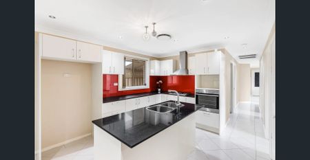 Perfect for families & entertainers - Spacious, light-filled and move-in ready! - Photo 3