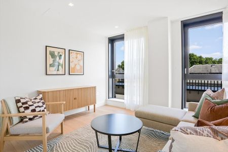 4 bedroom flat to rent - Photo 2