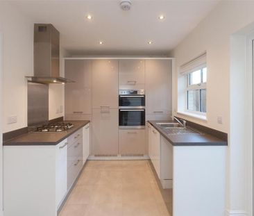 2 bedroom terraced house to rent - Photo 4