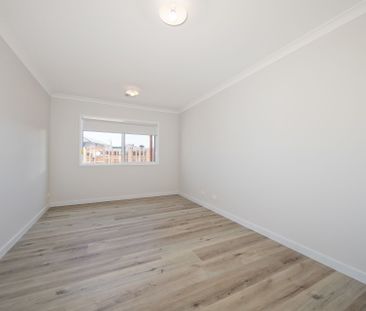 54 Horseshoe Parade, FRASER RISE - Photo 2