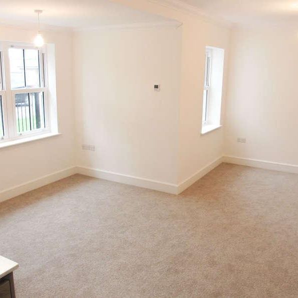 Southend Road, Hockley, SS5 - Photo 1