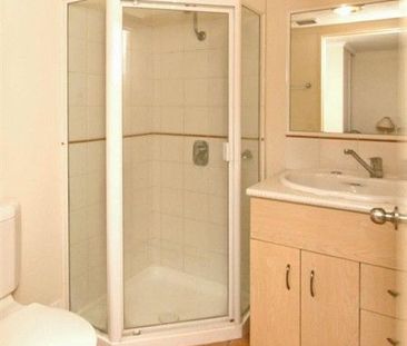 Furnished Studio Apartment in a Central Location - Photo 3