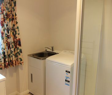 Upstairs apartment in the city with a carpark - Photo 1