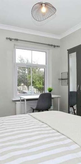 West Parade, Peterborough, PE3 - Photo 1