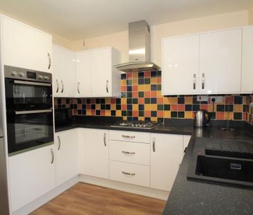 2 bedroom end of terrace house to rent - Photo 6