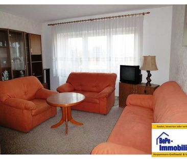 Schöne, helle 1-Raumwohnung mit Einbauküche + PKW-Stellplatz - Photo 1