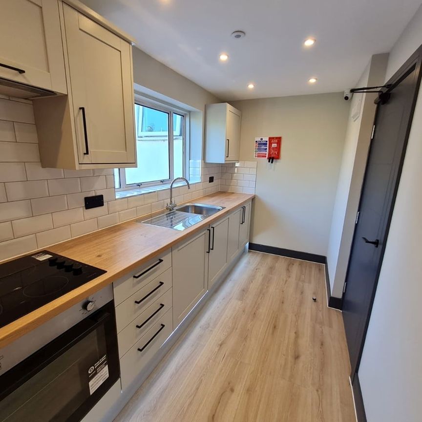 Studio Flat, Upper Clapton Road, E5 - Photo 1