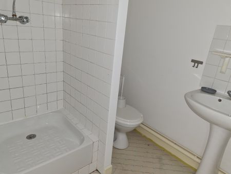 Location Appartement 1 pièce 15m² LE CREUSOT 71200 - Photo 5
