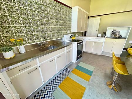 Charming Character in Cheltenham! - Photo 3