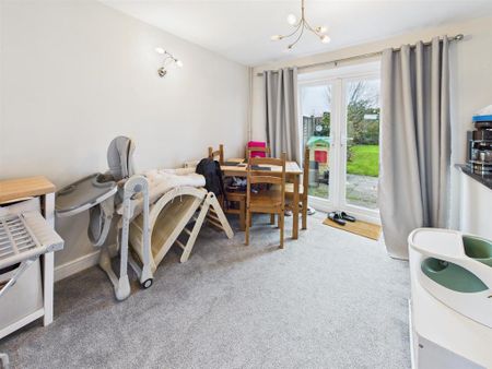 3 bedroom semi-detached house to rent - Photo 3