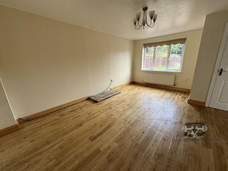 4 bedroom detached house to rent - Photo 2