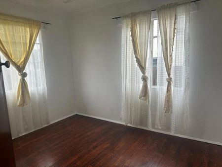 3 BEDROOM HOME IN GREAT LOCATION - Photo 5