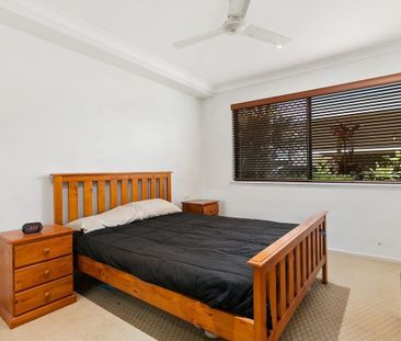 City-Edge Living – Fully Furnished Apartment with Pool - Photo 3