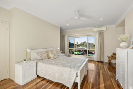 4 Bedroom Home - short term lease - Photo 4