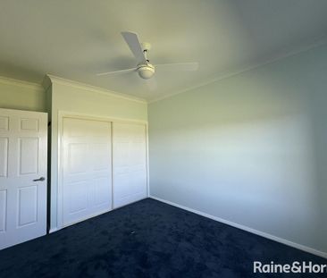 Elevated family home with panoramic views - Photo 5