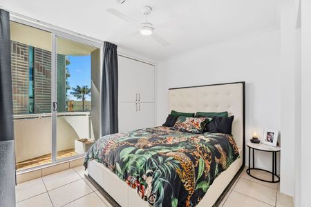 Secluded Sanctuary Steps from the Action - Photo 4