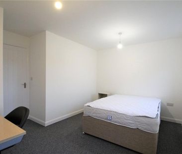 4 bedroom semi-detached house to rent - Photo 6