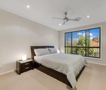 Stylish 3 Bedroom Townhouse in Glenmore Park - Photo 1