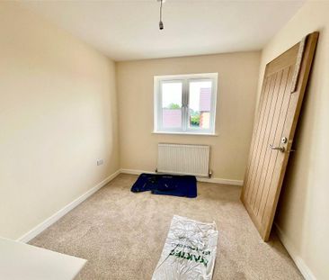 3 bedroom detached house to rent - Photo 2