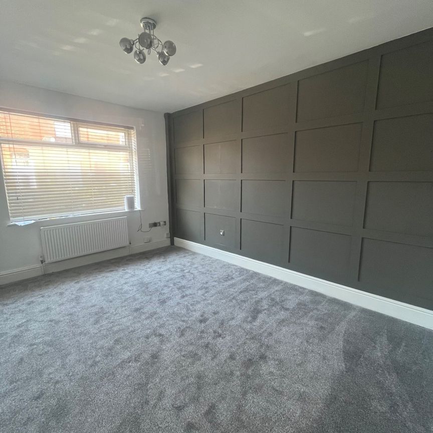 East Street, Radcliffe - Photo 1