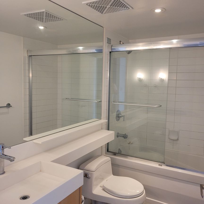 For Lease - 25 Telegram Mews Unit# 4309, Toronto, Ontario - Photo 1