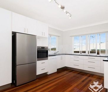 One of the lovely two bedroom house upper mount gravatt - Photo 1