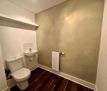 3 bedroom end of terrace house to rent - Photo 2