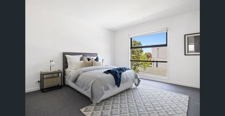 Spacious home in prime location! - Photo 2