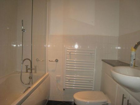 3 bedroom apartment to rent - Photo 2