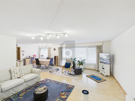 GENEROUS IN FAMILY-FRIENDLY NEIGHBORHOOD - Photo 3