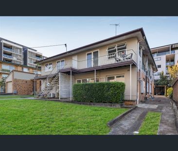 2/16 Isedale Street, Wooloowin, Qld 4030 - Photo 2
