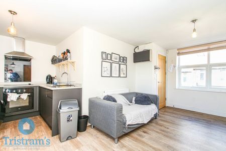 2 bed Apartment for Rent - Photo 2