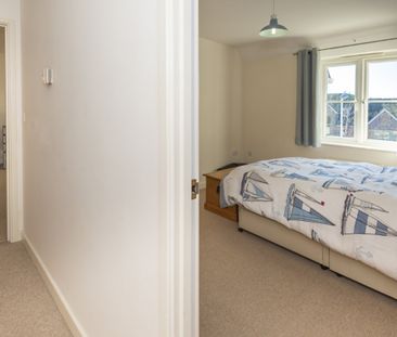 Purpose Built 1 Bedroom Top Floor Flat to Rent in Worthing - Photo 5